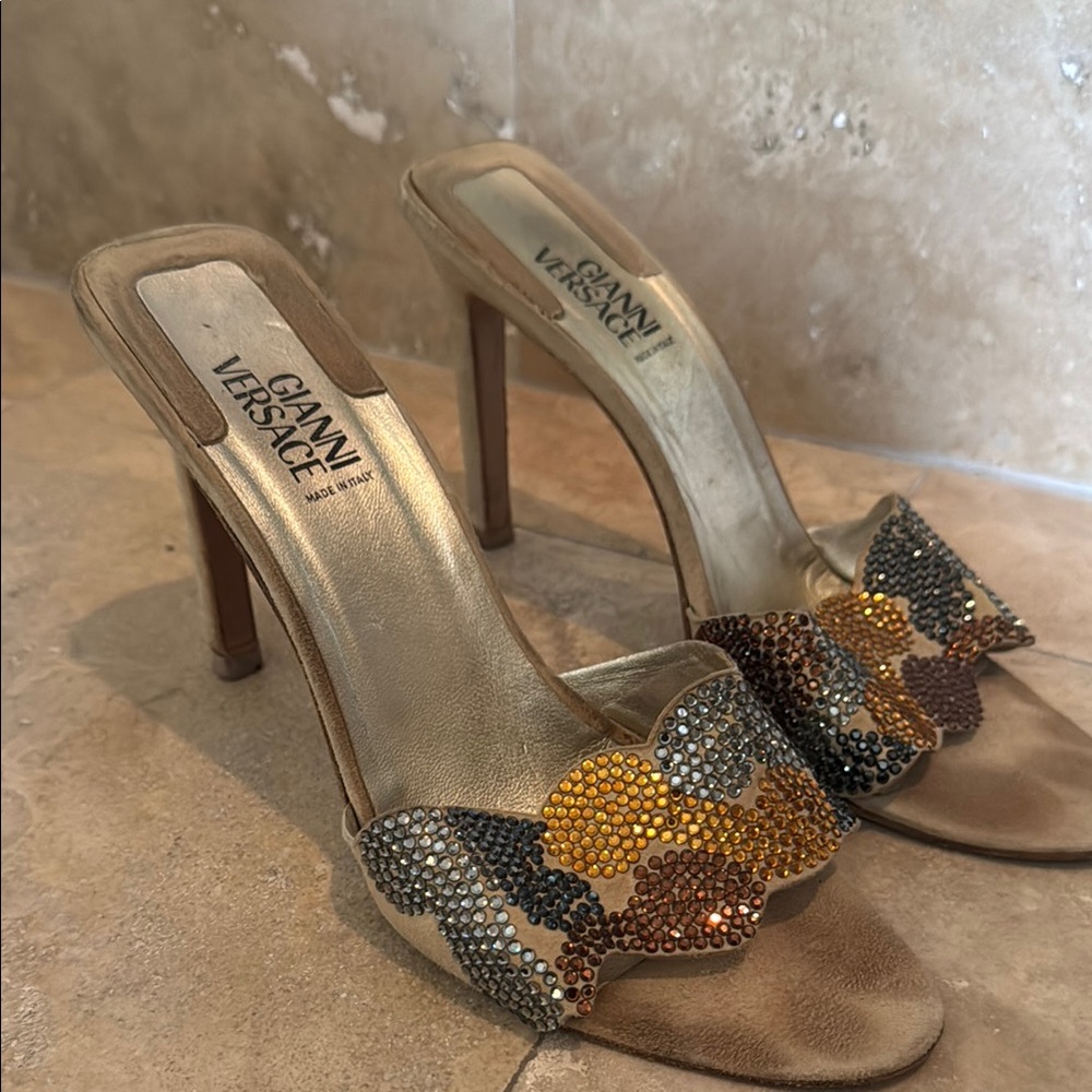 Y2K s/s 2000 vintage Gianni Versace Tan Suede Heels w Rhinestone. Size 39.5